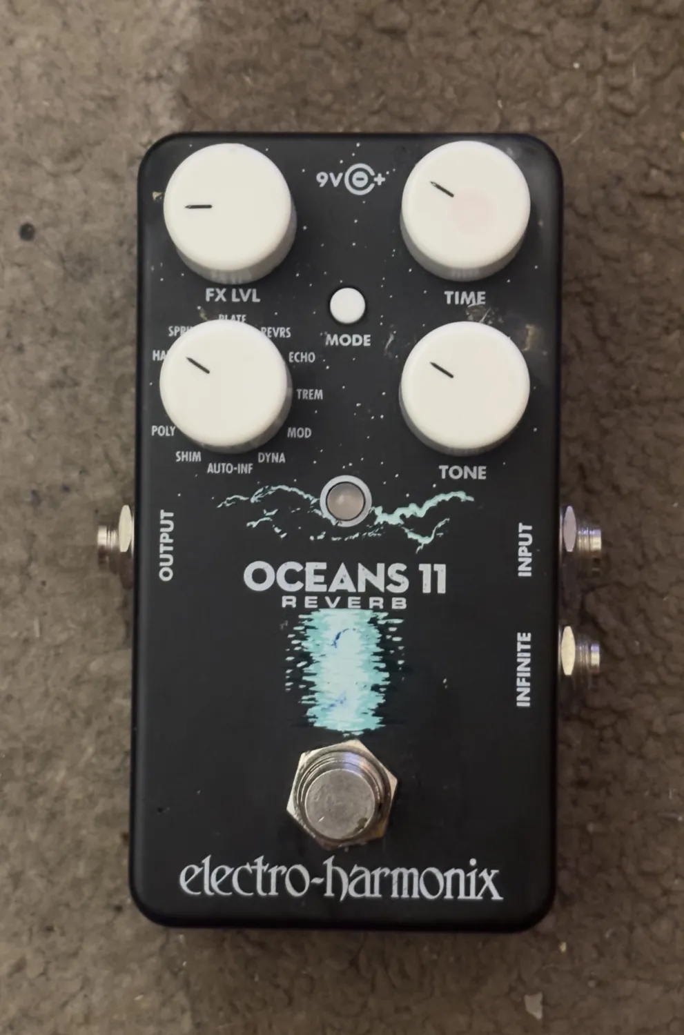 Electro Harmonix Oceans 11 Reverb Effect pedal