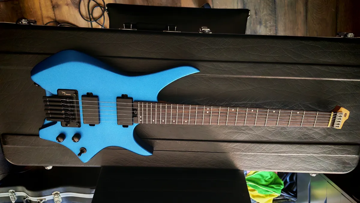HILS HN5 NEXT Metallic Electric Blue Headless Guitarra eléctrica