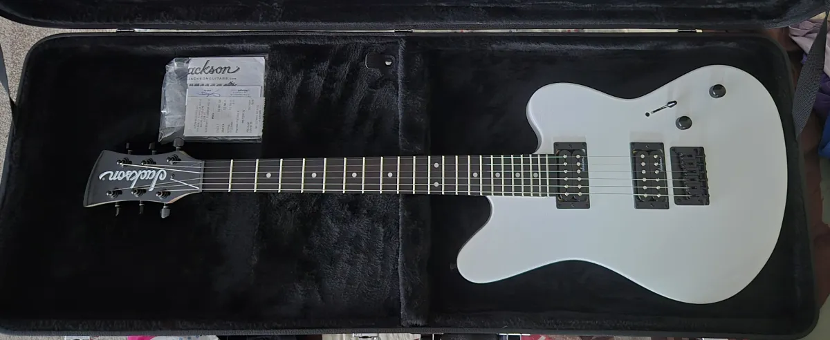 Jackson JS22 Surfcaster HT Snow White E-Gitarre