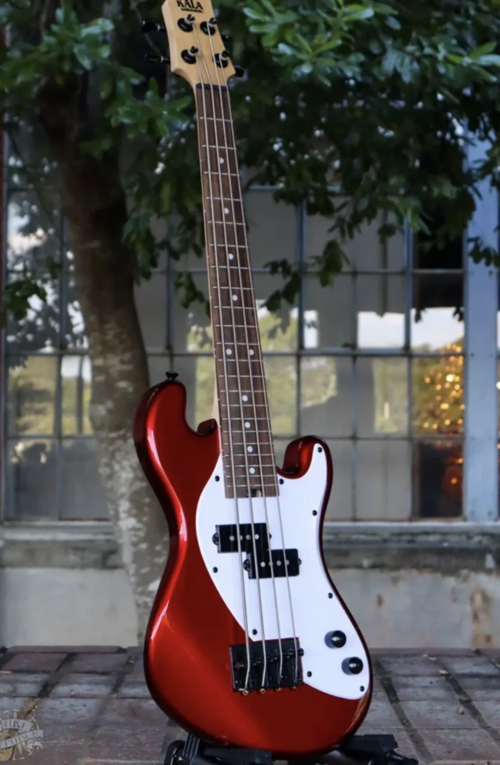 Kala U-Bass Solid Body 4-String CAR Bajo eléctrico