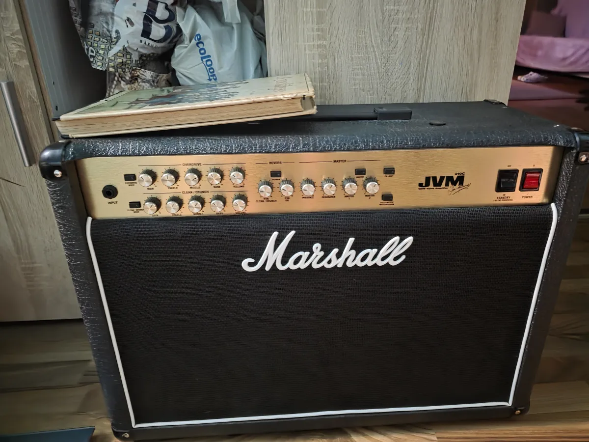 Marshall JVM210 C tube amplifier