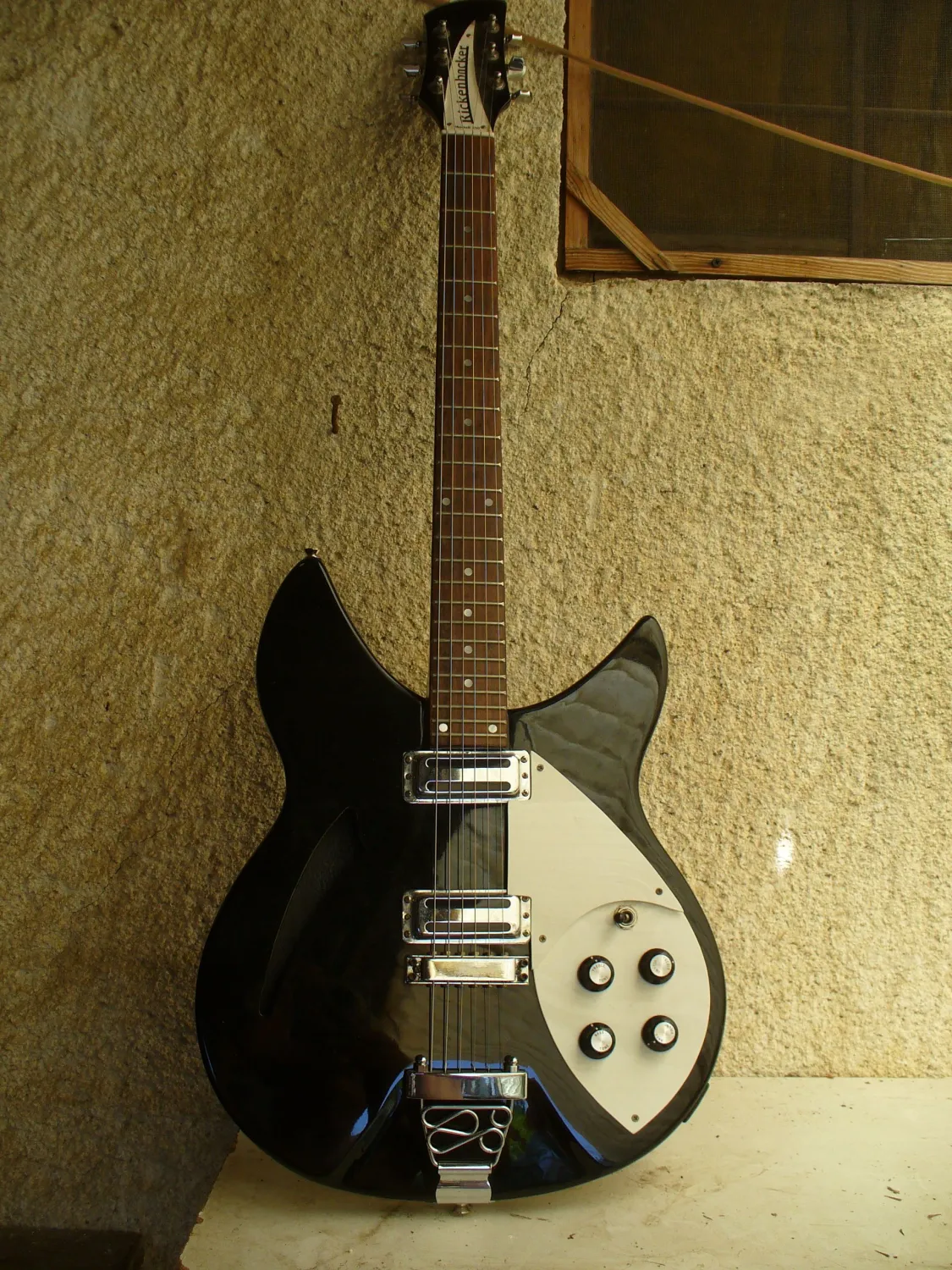 Rickenbacker 330 Guitarra solista