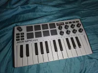 Akai Mpk mini MIDI keyboard - mRoland909 [Today, 4:39 pm]