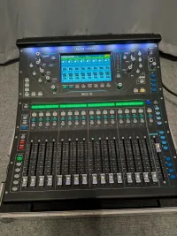 Allen & Heath SQ5 + Case + AR24 + AR84 + Compressor pack II Digitális keverő