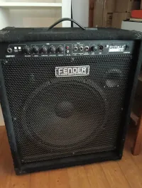 Fender Rumble100-15 Basszuskombó