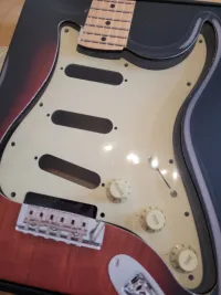 Fender USA Deluxe Stratocaster Picguard - Attila Lampert [Today, 4:30 am]