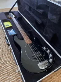 Music Man StingRay Basszusgitár