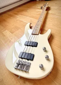 Peavey Foundation Bass eladó!- USA gyártmány- 1994-es- Elektronika tökéletes, nyaka foglalkozós vagy csereérett.Kipróbálni Budapest XIII. kerületben lehetséges. [...]