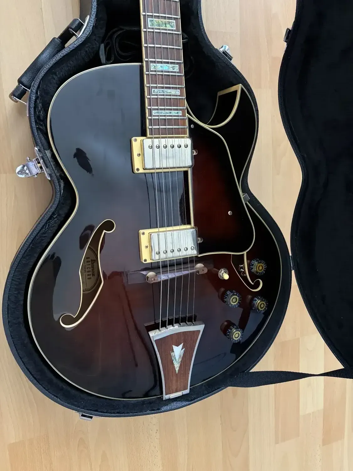Ibanez AK95-DVS-12-03 Jazzgitár