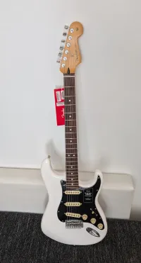 Fender Stratocaster Player II Electric guitar set - Millander [Today, 3:52 pm]