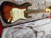 Fender Vintera II 60S Strat RW 3 Color Sunburst + tok