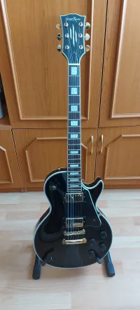 Grass Roots 2010-ben gyártott  Les Paul Custom gitá