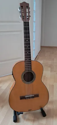 Höfner  Classic guitar - kuszonoveny21 [Today, 10:25 am]