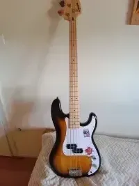 Squier HSS stratocaster Bass Gitarre - Kromek Emese Júlia [Today, 9:27 pm]