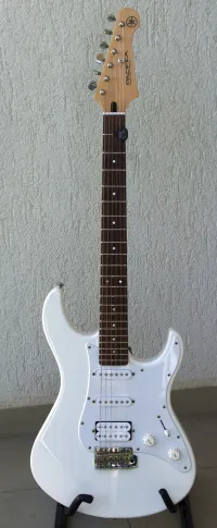 YAMAHA Pacifica PAC012 Elektrická gitara - Gambár Péter [Today, 11:36 am]