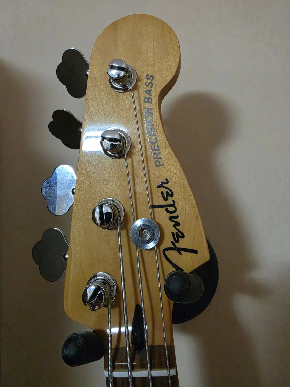 Fender Player plus 3 color sunburst Basszusgitár