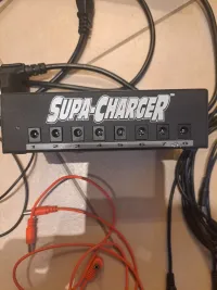 Eladó 2 ève már használtan vásárolt, csak szobában használt BBE Supa-Charger power supply.Kèrlek olvasd el a leírást, nèzd meg a kèpeket ès olvass utána hogy megfelelő lesz e a pedáljaidnak.Használt, [...]