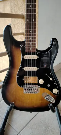 Egyedi készítésű Stratocaster E-Gitarre - Crunch [Today, 8:26 pm]