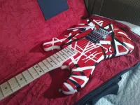 EVH Fender Striped Series Stratocaster Elektromos gitár