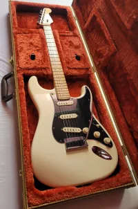 Fender USA deluxe stratocaster Elektromos gitár - Attila Lampert [Ma, 19:56]