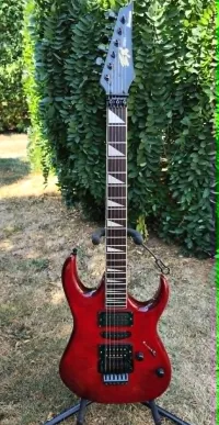 Eladó egy 1992-es, koreai Ibanez EX370 FMRT szólógitár.92-ben az EX széria csúcsa volt. Nagyon kényelmes, jól játszható gitár.Az eredeti nem oly jó TRS trem egy profi Gotoh Flyodra lett cserélve, [...]