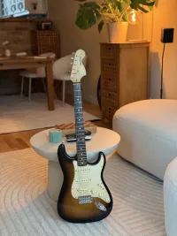 Squier Strat + USA Fender Noiseless pickup+Schaller kulcs Elektromos gitár - HOLYROLLER [Tegnap, 21:11]