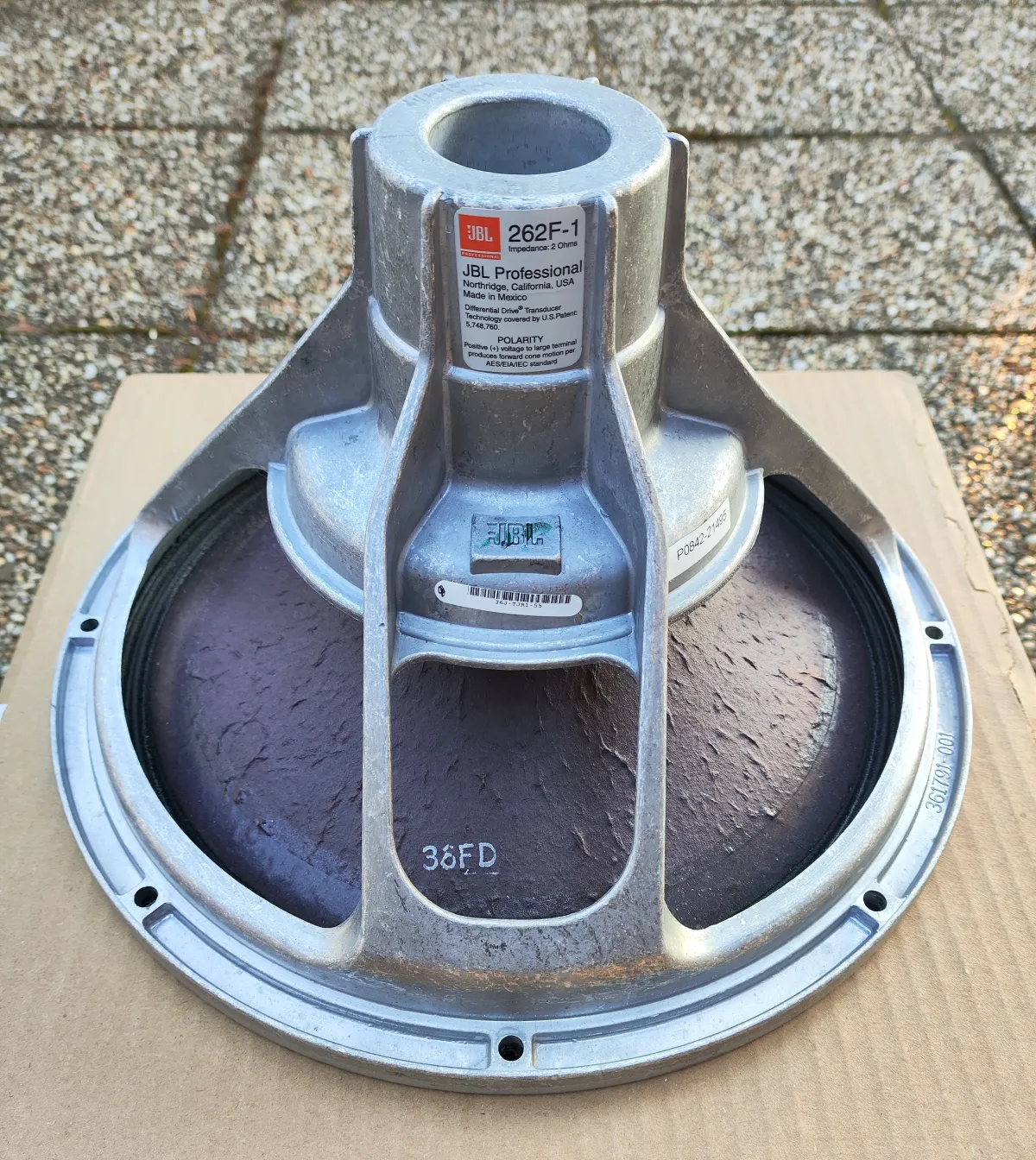 JBL 262F-1 mélysugárzó - 700 Watt Hangszóró