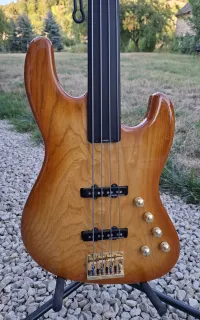 Blade Levinson B4 Fretless basszusgitár - squierforsale [Ma, 19:40]