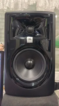 JBL LSR305P MKII Aktív hangfal - Pires [Ma, 11:58]
