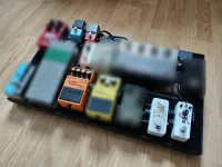 - Komplett pedalboard Boss , TC, Joyo, Marshall Korg