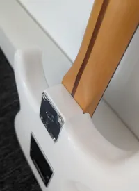 Fender Stratocaster E-Gitarre - Millander [Today, 2:57 pm]