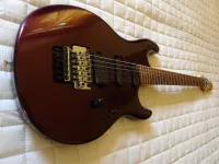 Eladó a legelső Steve Lukather Signature gitárok egyike.A legendás Ernie Ball MM Luke modellek a kezdetekkor még gyárilag Floyd Rose® tremolóval voltak szerelve - ahogyan ez is! Ezek elég ritkán [...]