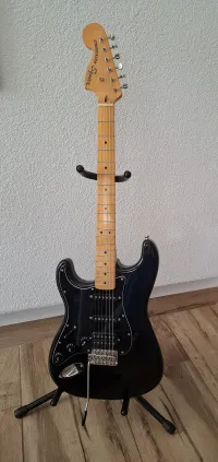 Squier Classic Vibe 70s Stratocaster Left handed electric guitar - B boy [Today, 12:56 pm]