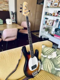 Sterling Stingray 24 CA Bajo eléctrico