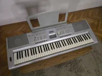 YAMAHA DGX-205