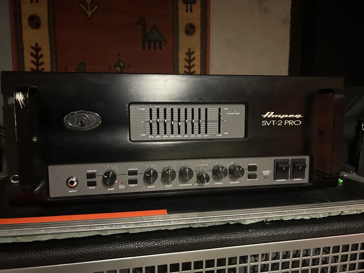 Ampeg SVT 2 PRO Bass guitar amplifier