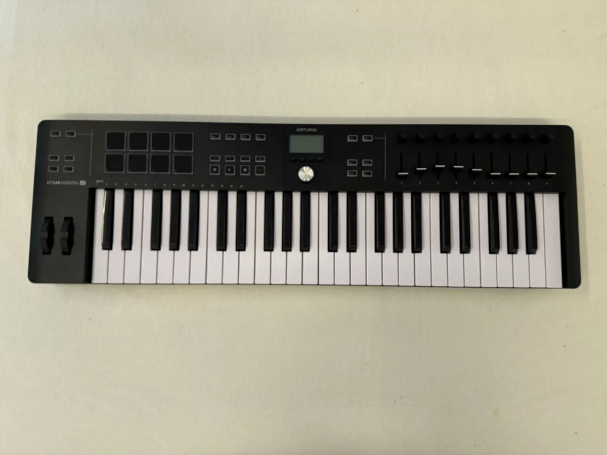 Arturia Keylab Eesential 49 MK3 Black MIDI keyboard