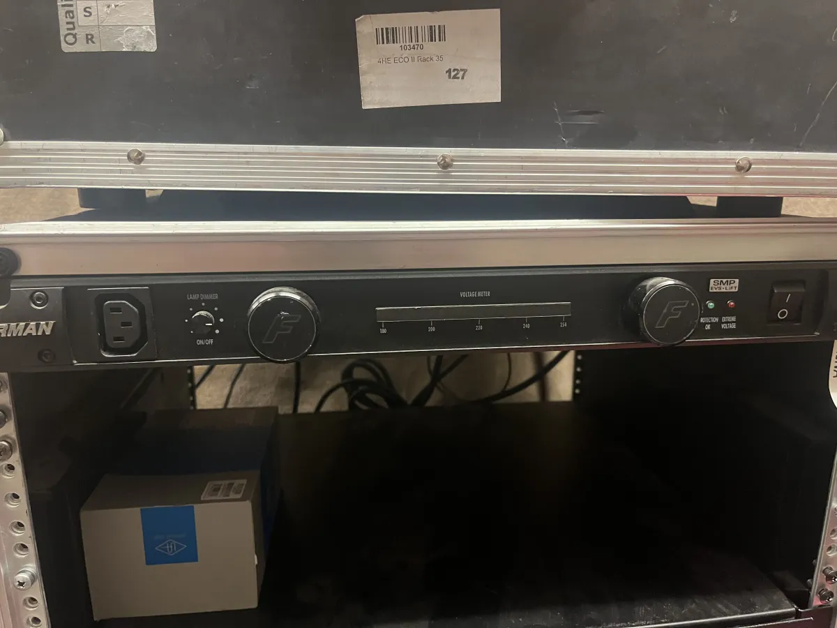Furman PL-Plus CE Acondicionador de voltaje de red