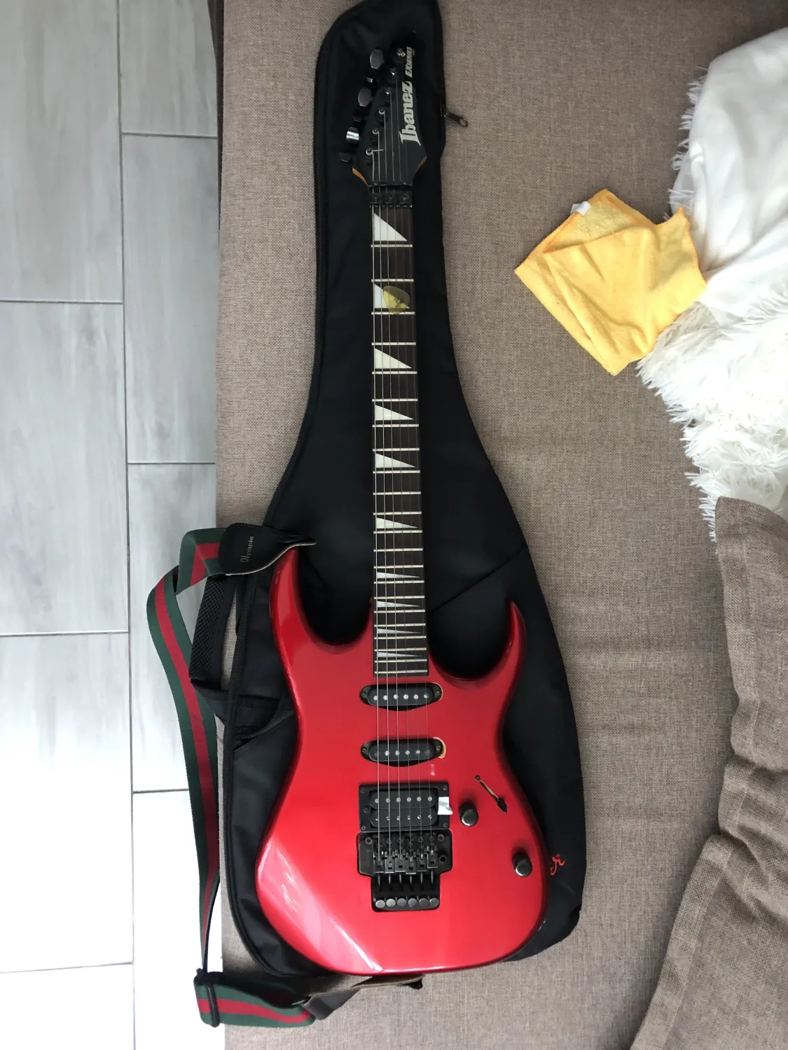 Ibanez  Electric guitar