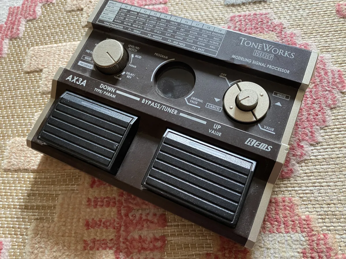 Korg AX3A Akusztikus gitár multieffekt