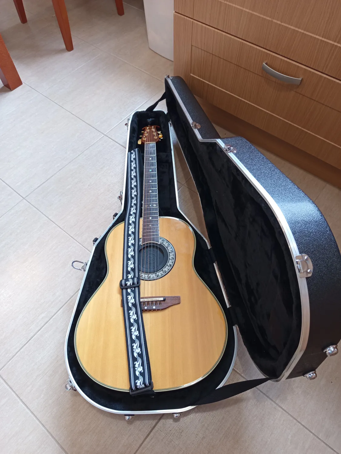 Ovation 1517 1988 Elektroakustická gitara