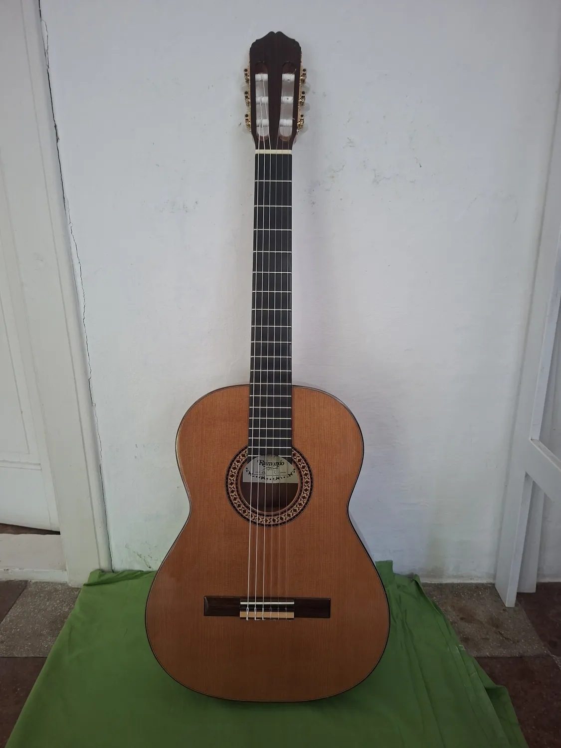 Raimundo 136 Classic guitar