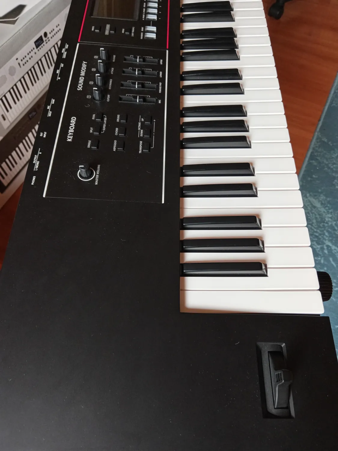 Roland Juno D7 Syntetizátor