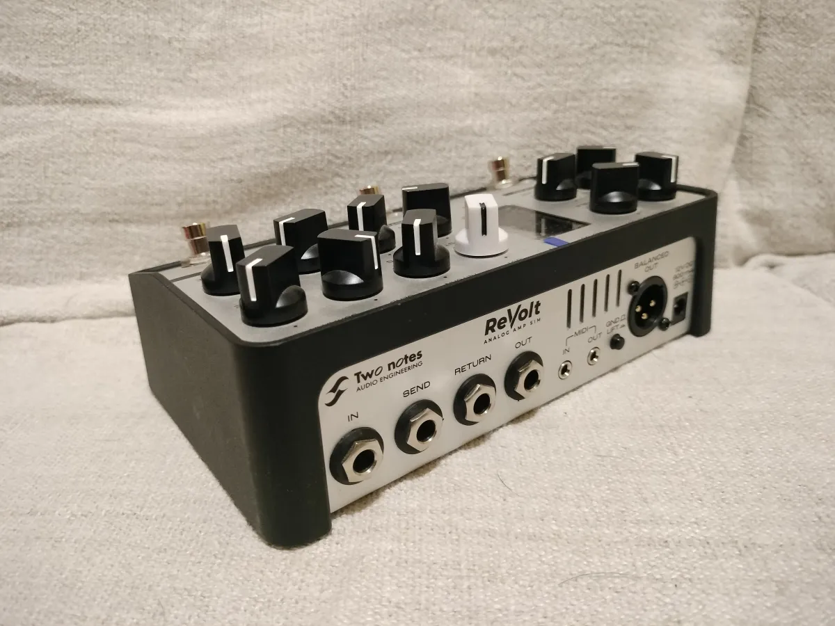 Two Notes Revolt Guitar Pedal de preamplificador