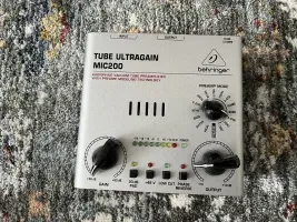Behringer MIC200 Csöves Ultragain Előerősítő Előfok