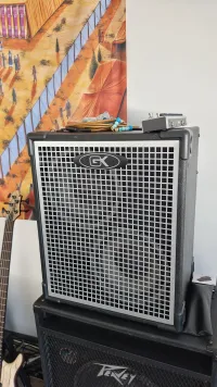 Eladó jó állapotú Gallien Krueger Mb210 Basszuskombó.I. generációs széria, ami Neodímium (Neo)Főbb jellemzők:- Teljesítmény: 350 Watt önmagában / 500 Watt külső ládával kiegészítve (4 Ohm)- Hangszórók: 2x10˝ Gallien-Krueger Neodímium + [...]
