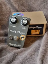 Honey Bee Amps Dolly Dagger