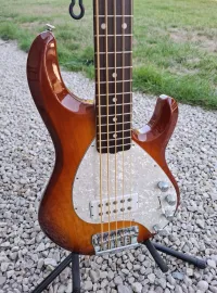 Music Man Stingray 5 2002 Bajo de 5 cuerdas - squierforsale [Today, 6:10 pm]