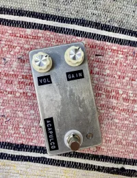 - Midnight Electronics  AcaGold Fuzz Effekt pedál - midnight electronics [Ma, 20:15]
