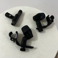 Sennheiser dobmikrofon csomag, kiváló állapotban. A szett tartalma:1 db Sennheiser e 614: Profi kiskondenzátoros mikrofon (overhead, cintányér vagy akusztikus hangszerek bemikrofonozásához).2 db Sennheiser e 904: dinamikus tom/pergő mikrofonok gyári MZH [...]